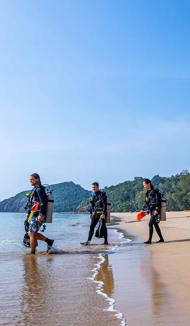 PADI Instructor teaching students in water